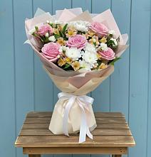 Букет цветов из:  Гвоздики, Орхидеи и Розы в Духовщине