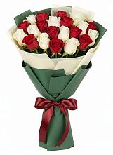 Букет Микс из красных и белых роз в Духовщине