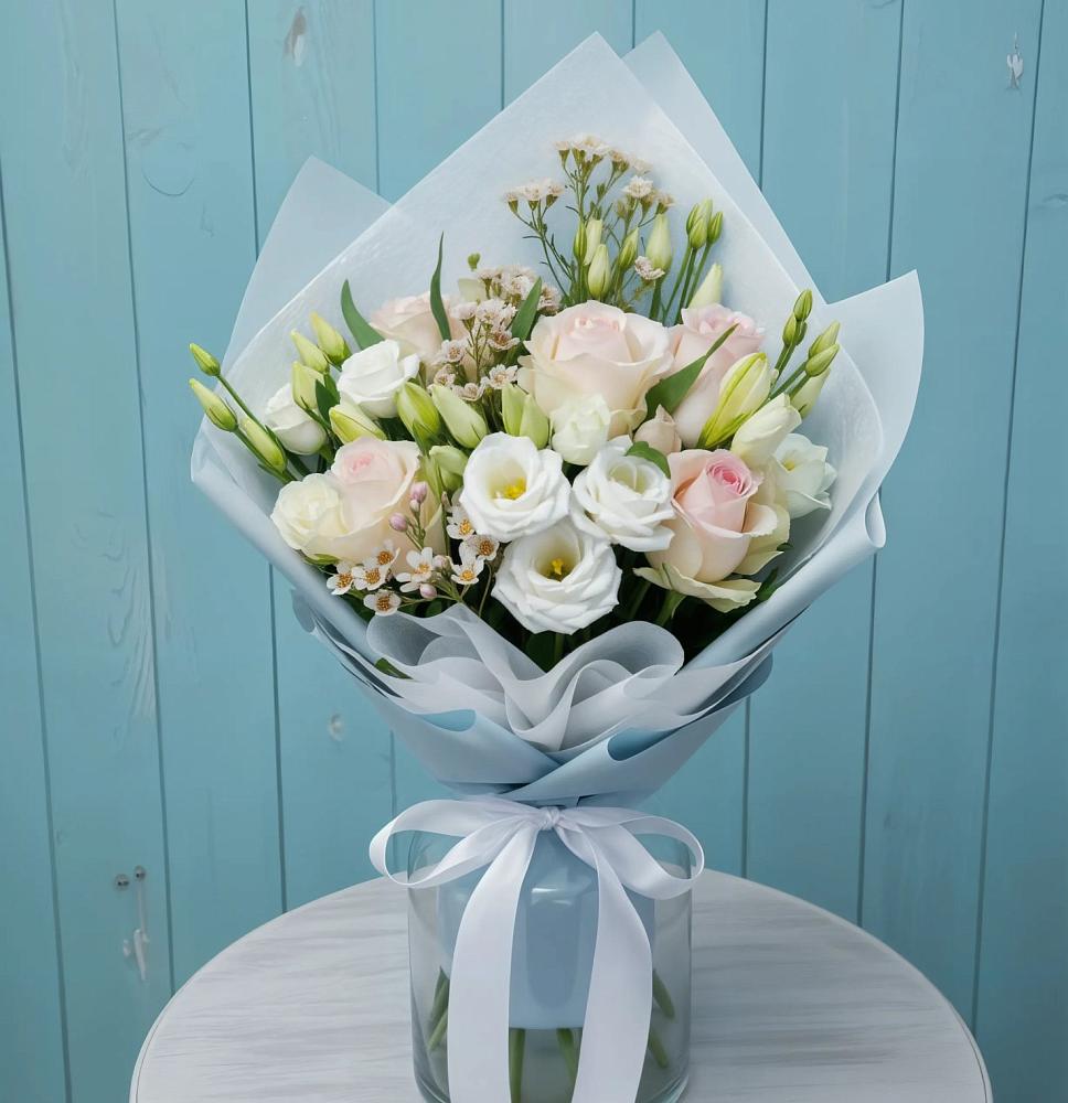 Букет цветов из: Розы и Лизиантусы в Духовщине