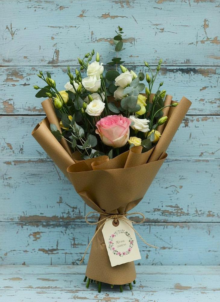 Букет цветов из: Розы и Лизиантусы в Духовщине