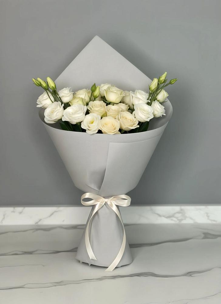 Букет цветов из: Розы и Лизиантусы в Духовщине