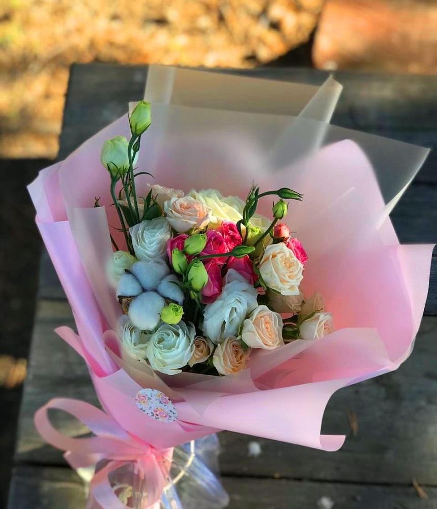 Букет цветов из: Розы и Лизиантусы в Духовщине