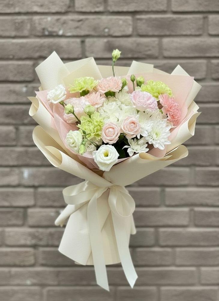 Букет цветов из: Гвоздики, Розы, Лизиантусы и Хризантемы в Духовщине