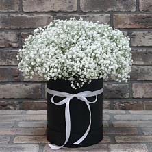 Цветочная композиция из Гипсофила в шляпной коробке в Духовщине