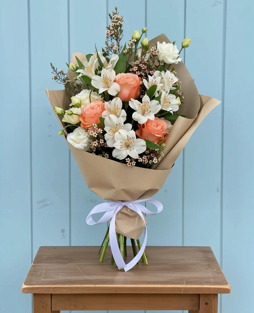 Букет цветов из: Альстромерии, Лизиантусы, Розы и Хризантемы в Духовщине