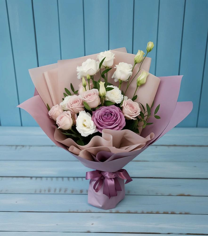 Букет цветов из: Розы и Лизиантусы в Духовщине